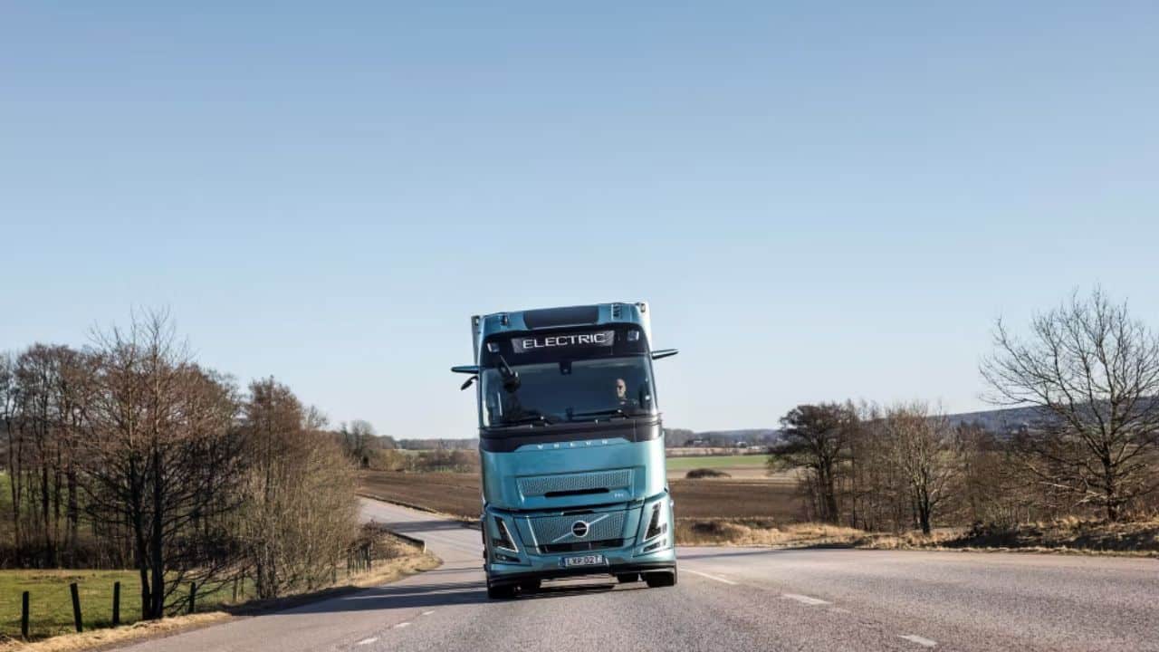 Volvo prépare une nouvelle génération de camions électriques avec une autonomie inédite de 600 km pour le transport longue distance